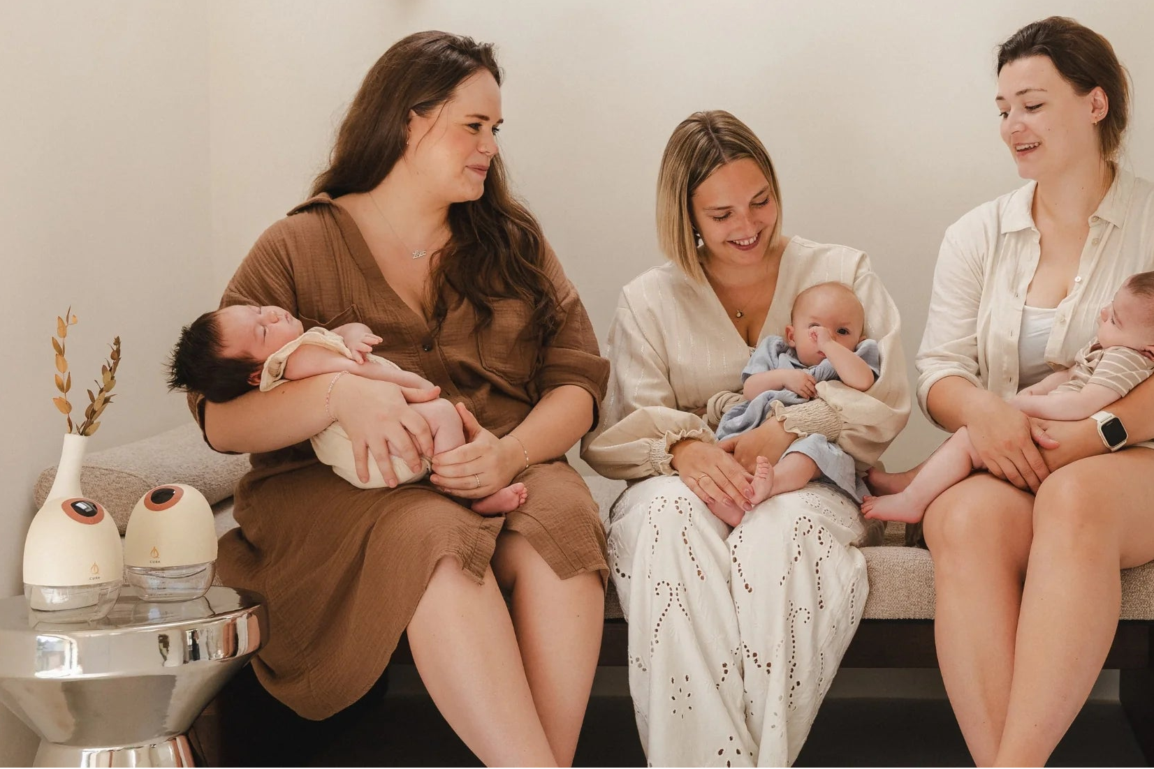 Mama's en hun baby's en de Cura borstkolf